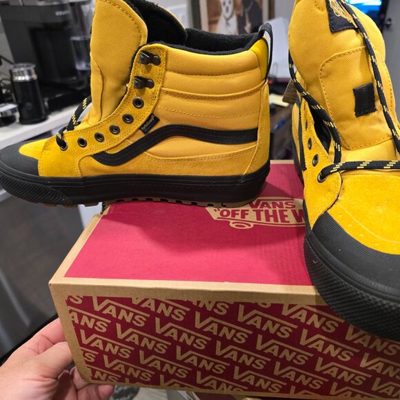 Vans Sk8-Hi MTE DR Waterproof BRUCE LEE RARE Yellow / Black VN000DAQYLB Size 10 - Picture 3 of 14